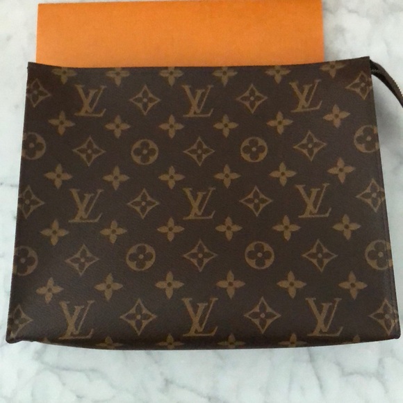 ❌SOLD❌ Louis Vuitton toiletry 26 - Picture 3 of 6
